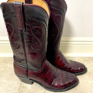 Lucchese Mens cowboy boots. Size 9. Burgundy color
